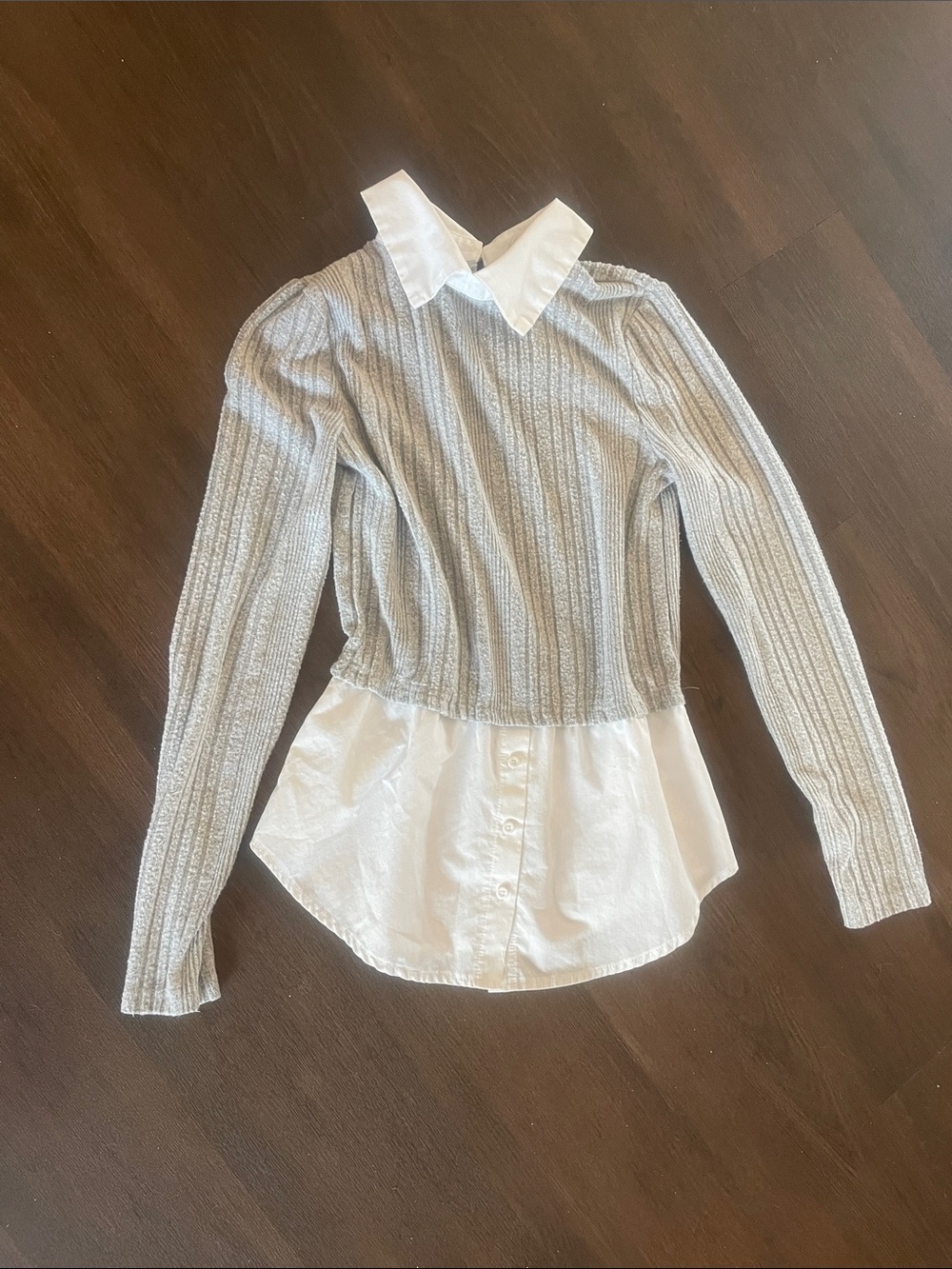 Olive & Oak Layered Knit Button-Down Shirt in Light Gray and White